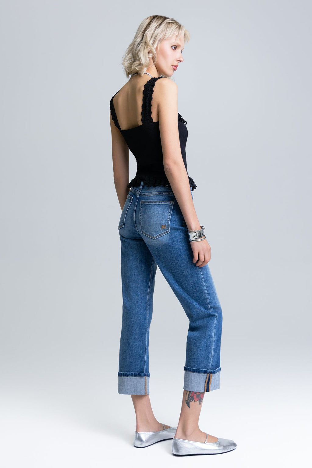 Rynae Straight Crop